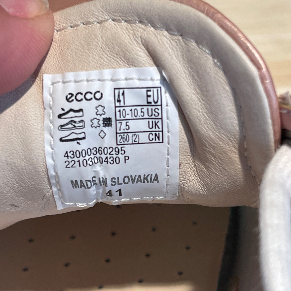ECCO woman metalic rose gold snikers size eu 41 US 10 - Picture 13 of 14